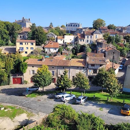 Lekker Slaap Hotel Parthenay Exterior photo
