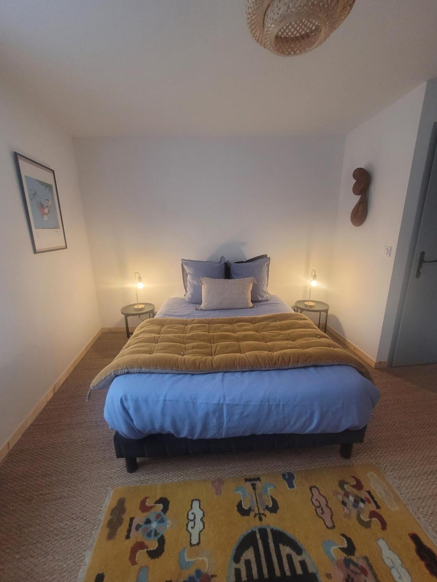 Lekker Slaap Hotel Parthenay Exterior photo